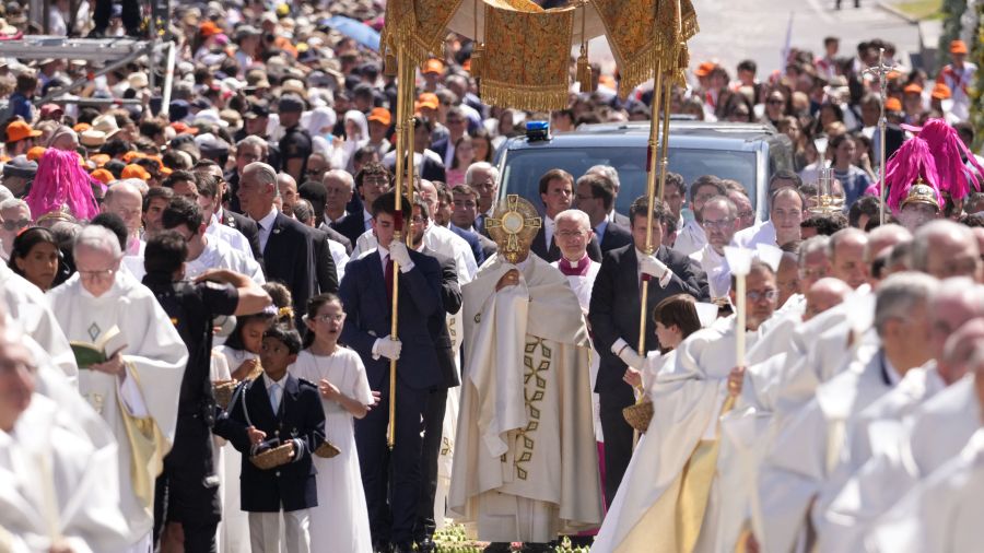 Madrid est une messe: une foule immense pour l'office du pape Léon XIV