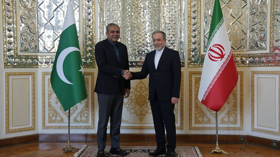 Un ministre pakistanais en Iran après le report de pourparlers Téhéran/Washington en Suisse