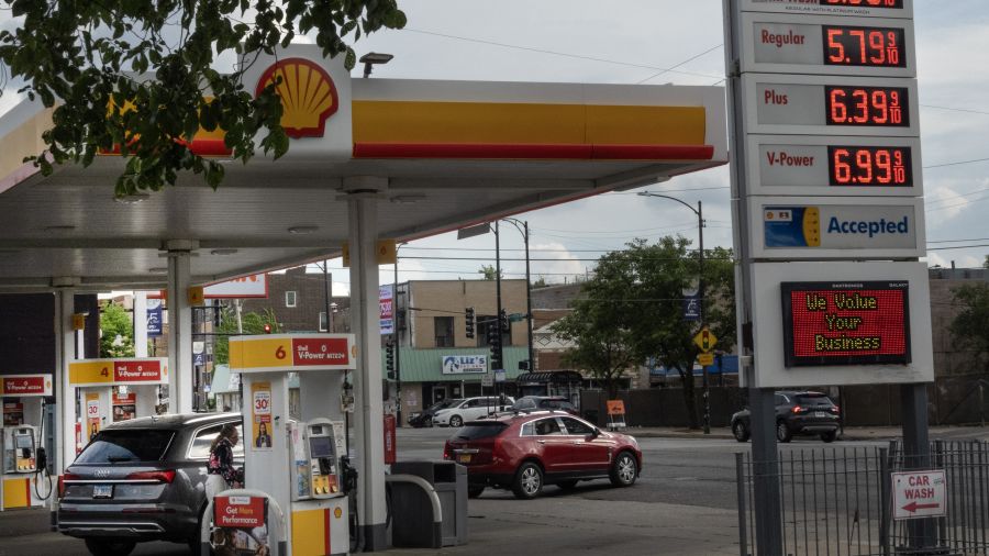 Le pétrole en petite hausse, entre blocus naval et revirement de Trump
