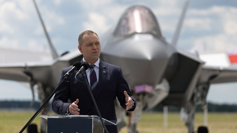 Tensions entre Varsovie et Kiev: des responsables ukrainiens rendent leurs médailles à la Pologne