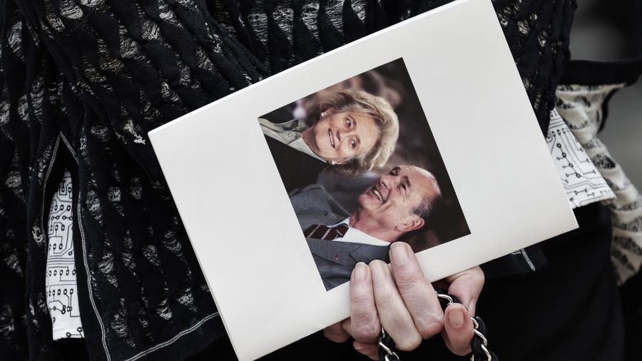 France: le monde politique et du spectacle aux obsèques de Bernadette Chirac