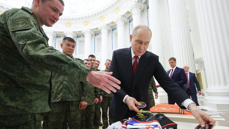 Les frappes ukrainiennes de drones visent à «diviser» la société russe, dit Poutine