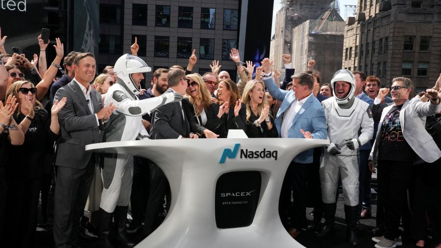 SpaceX se hisse à la cinquième place des capitalisations mondiales, dépasse Amazon