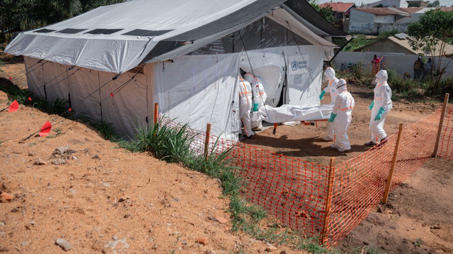 Ébola en RDC: l'épidémie continue à s'étendre, plus de 400 morts