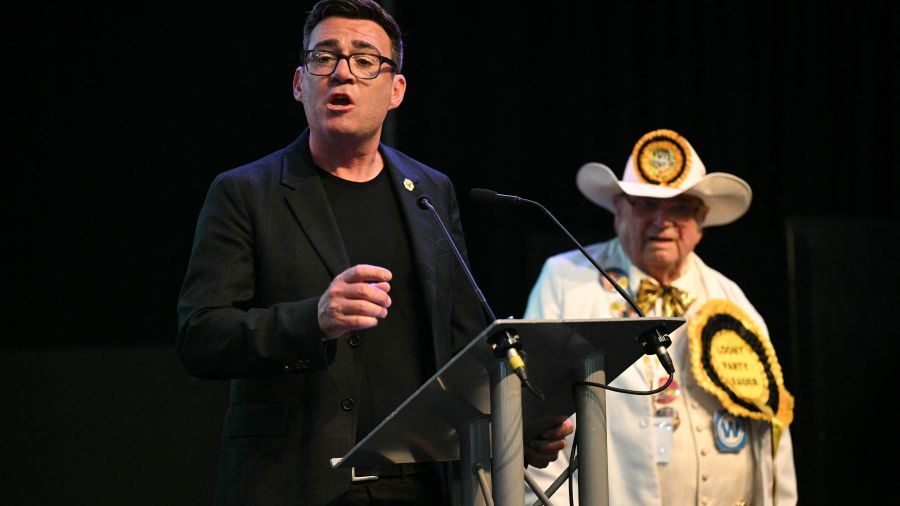 Royaume-Uni: Andy Burnham, élu député, se rapproche du 10 Downing Street face à un Starmer affaibli