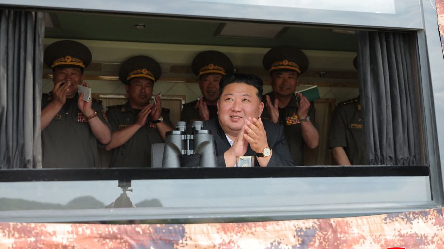 Kim Jong Un supervise des essais d'artillerie jugés «démonstration de force» contre Séoul