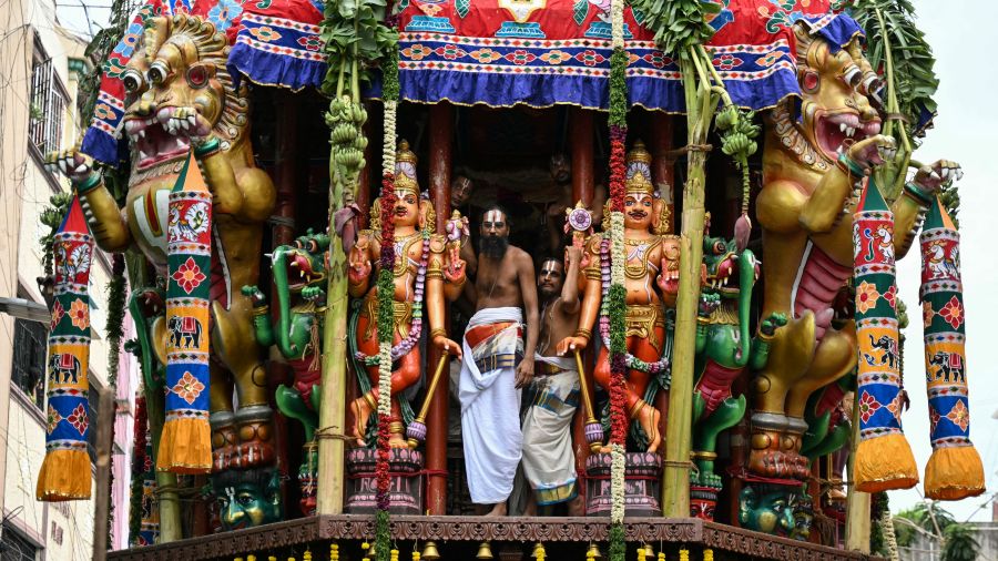 La fête des chars illumine Serampore