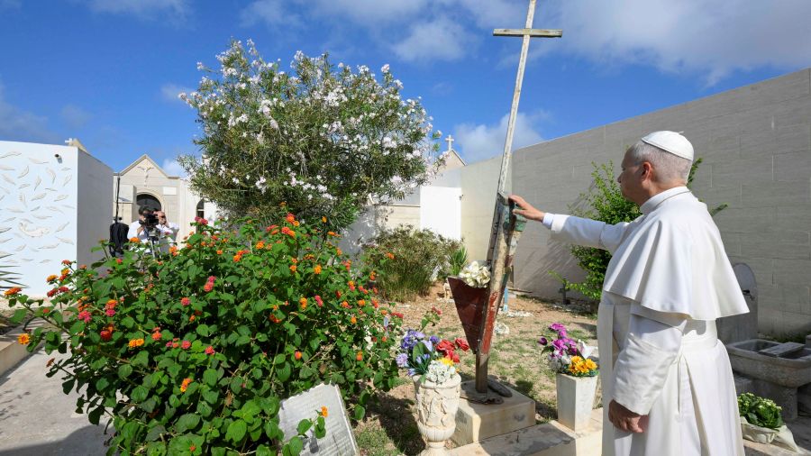 À Lampedusa, le pape exhorte l'Europe à agir davantage pour protéger les migrants