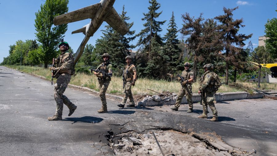 Attaque ukrainienne contre Saint-Pétersbourg, Kiev dément la chute d'une ville-clé