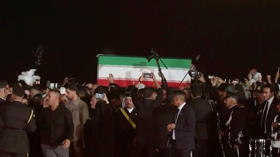 Le corps de l'ayatollah Khamenei arrive en Irak, à la veille de processions