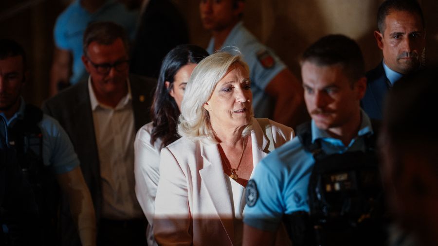 Le Pen: la Cour de cassation fera «tout» pour rendre sa décision avant la présidentielle