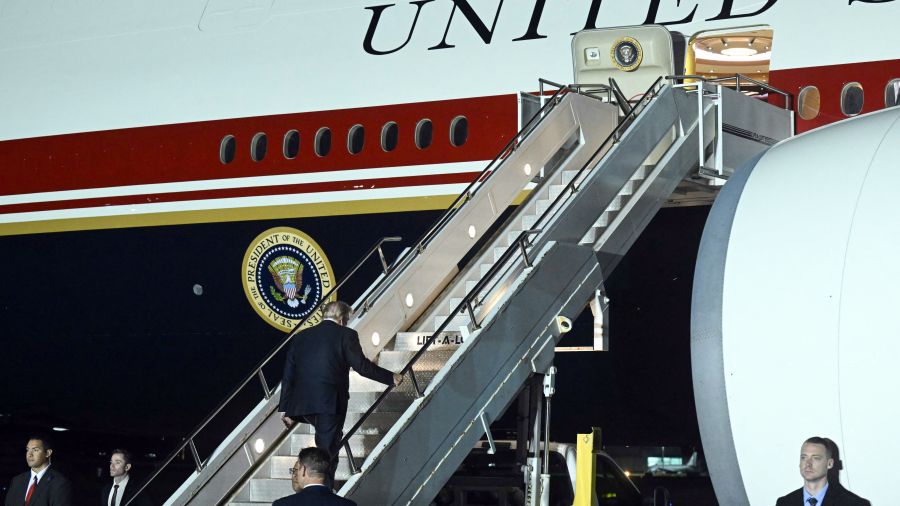 Après le sommet de l'Otan, Trump aurait secrètement changé d'avion en raison de menaces iraniennes 