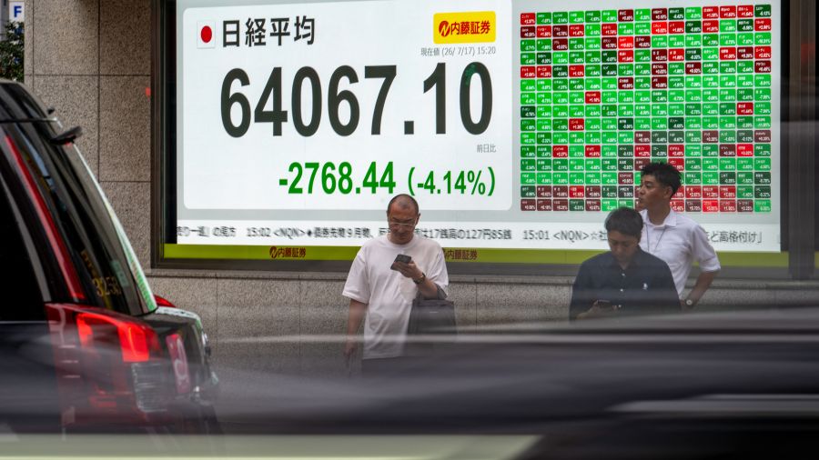 Marchés mondiaux: le Brent s'envole au dessus des 90 dollars, les Bourses reculent