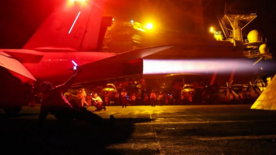 Washington enchaîne une dixième nuit de frappes et l'Iran vise des radars américains