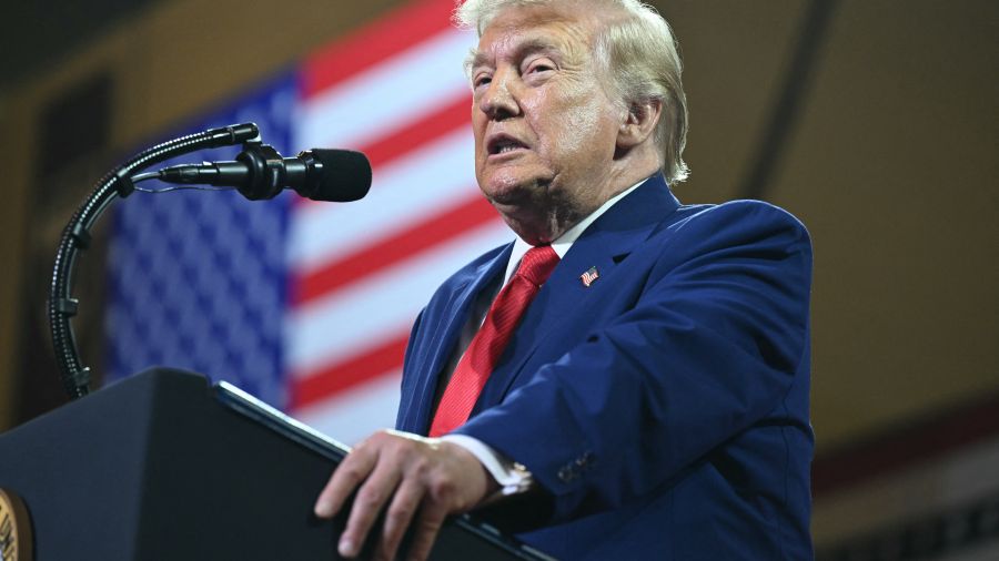 Trump dément toute pénurie d'armes américaines et attaque les médias