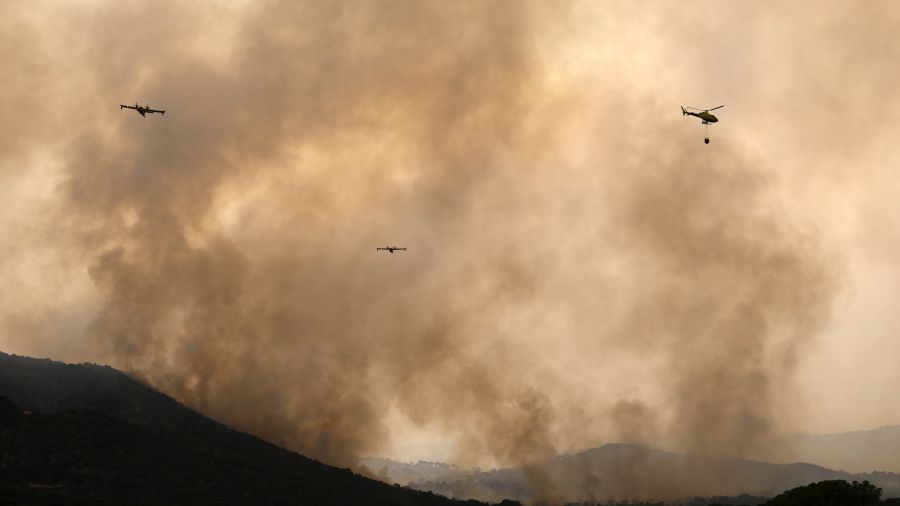 Incendies en Espagne: heures cruciales près de Madrid avant un changement de météo