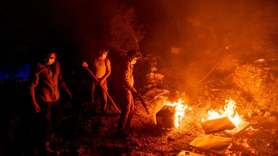 Turquie: lutte intensive contre le feu autour d'Antalya et sur la côte sud