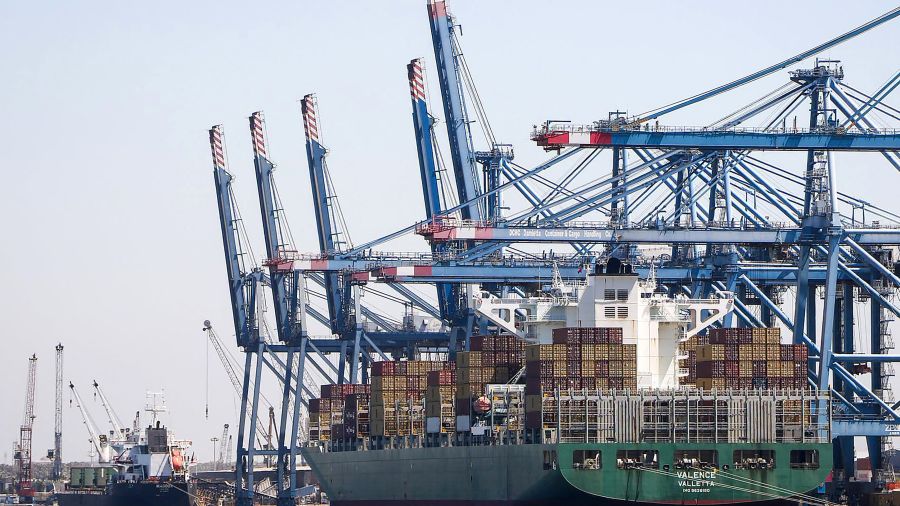 L'armée américaine dit avoir avoir tiré sur un navire qui violait son blocus des ports iraniens