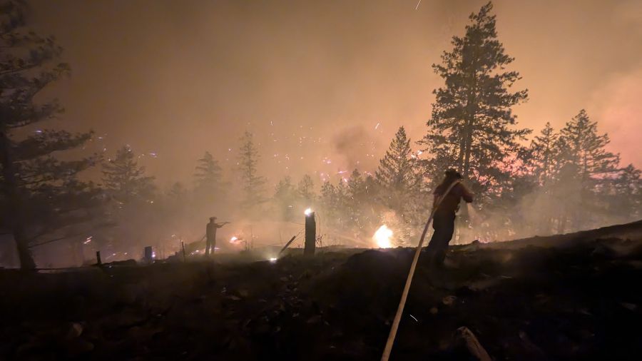 Vaste feu de forêt dans l'ouest du Canada: 20.000 évacués, l'état d'urgence déclaré
