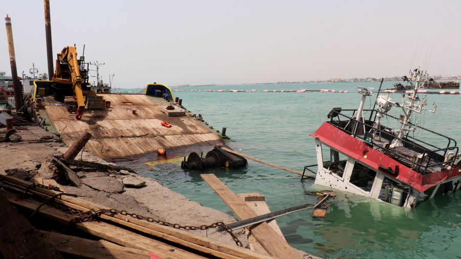 Un navire ciblé en mer Rouge, au moins quatre morts