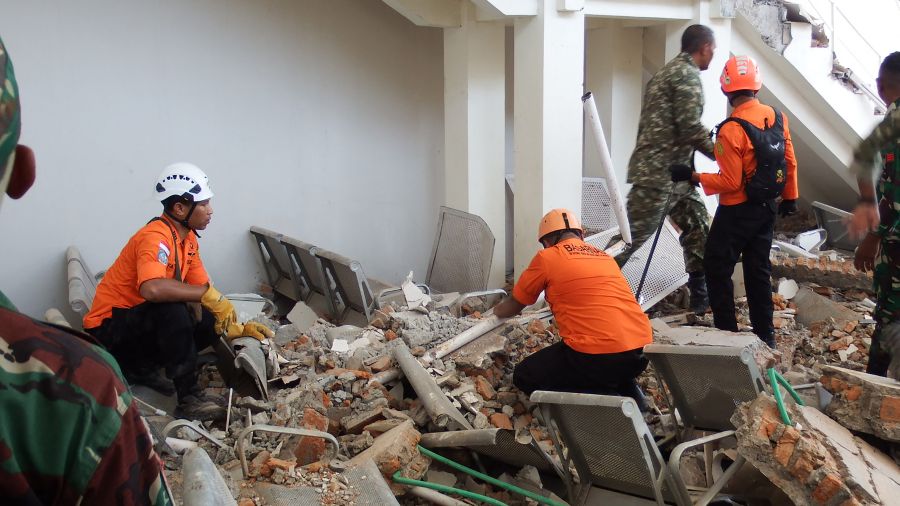 Séisme de magnitude 7,7 dans l'est de l'Indonésie: au moins 38 morts