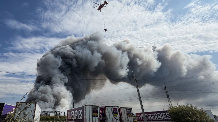 Russie: deux morts dans un crash de drone, un entrepôt de Wildberries en feu