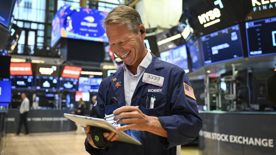 Le dollar retient son souffle avant l'inflation américaine