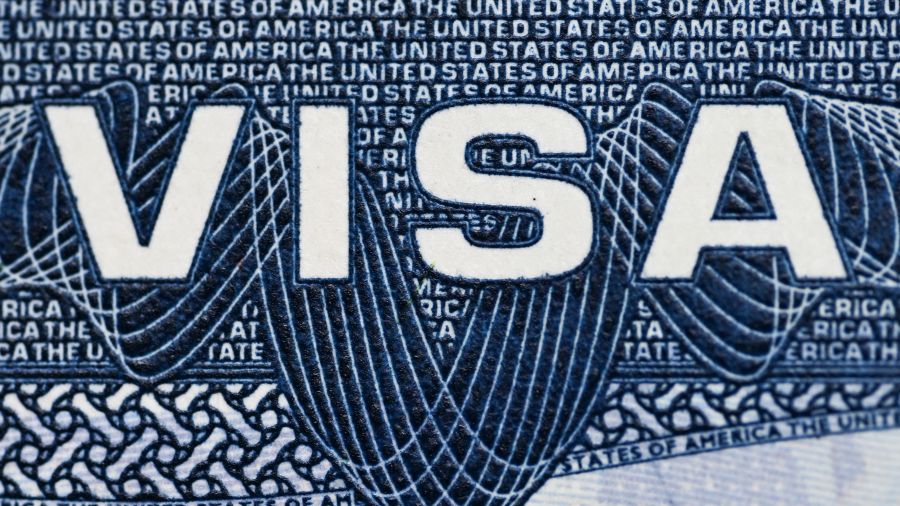 Washington ordonne une pause mondiale dans les rendez-vous pour les visas d'immigrants