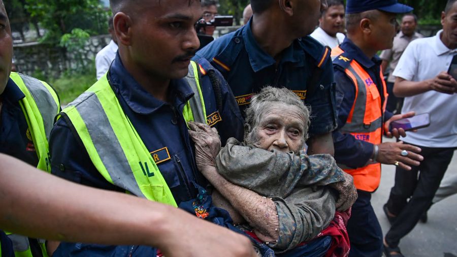 Des inondations massives font au moins 19 morts au Népal, où 384 touristes sont portés disparus