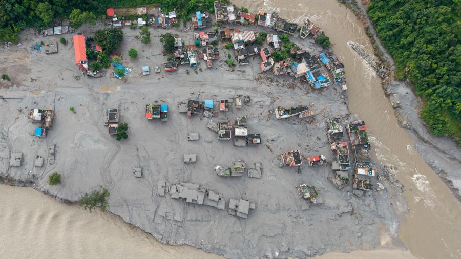 Crue dévastatrice au Népal et en Chine: au moins 362 morts, les secours recherchent plus de 1.400 disparus