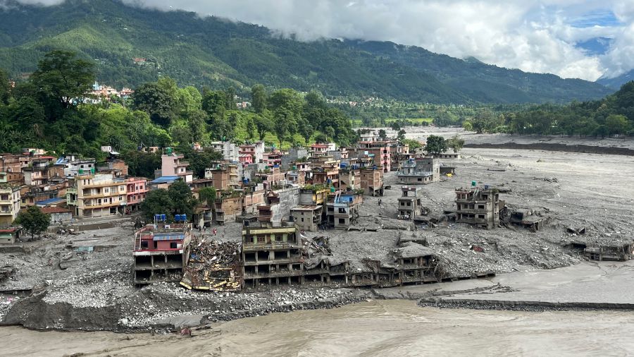 Le bilan de la crue dans l'Himalaya dépasse la barre des 1.000 morts, les secours toujours à la tâche