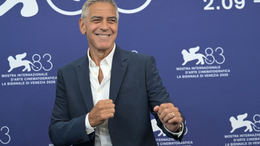 La Mostra de Venise déroule le tapis rouge à George Clooney pour sa soirée d'ouverture