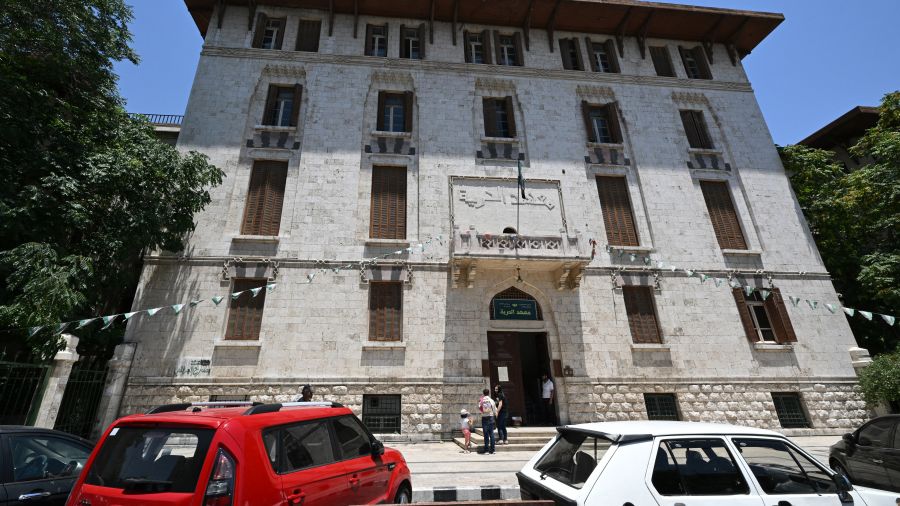 «Ils perdent leur temps dans des amourettes»: une école de Damas sépare les filles des garçons