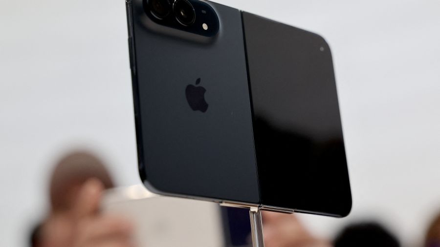 Apple dévoile son premier iPhone pliable, et relève encore les prix