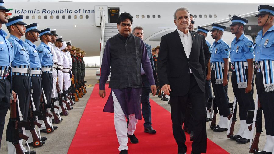 Les pressions contre l'Iran ont «atteint un stade critique et dangereux», prévient le président iranien