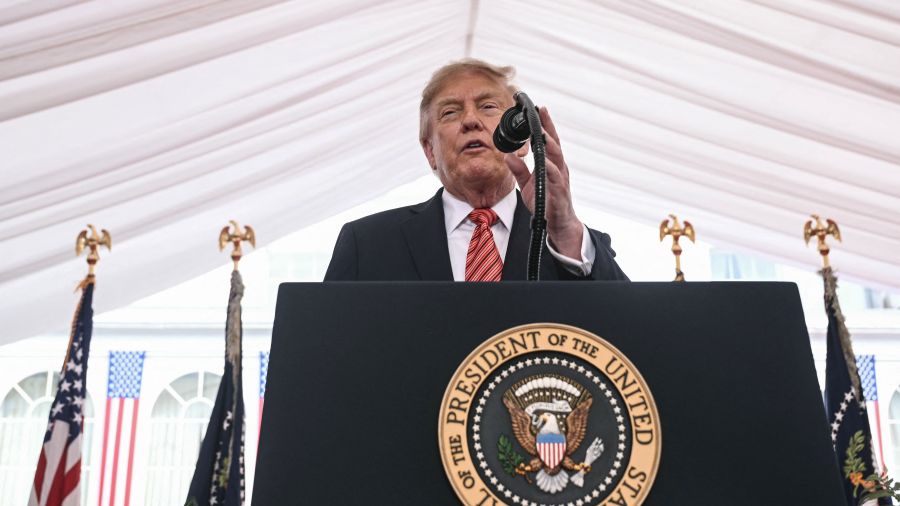 Trump en Irlande, le président cède la place au promoteur-golfeur