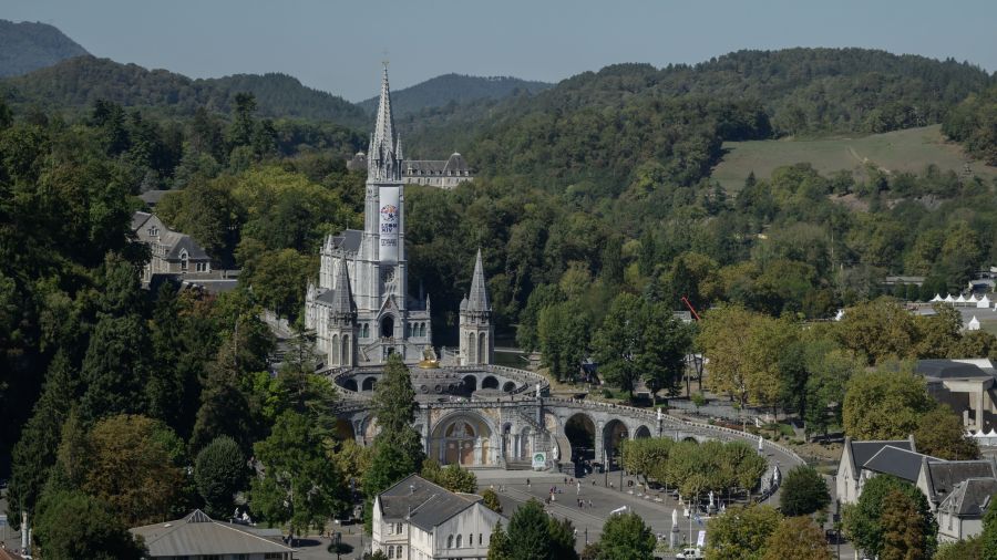 Visite du pape: derrière l'embellie des baptêmes de jeunes, une Église de France affaiblie