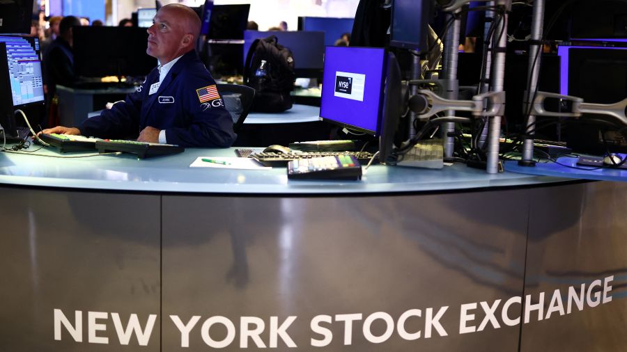 Le dollar bondit, porté par les inquiétudes budgétaires et énergétiques