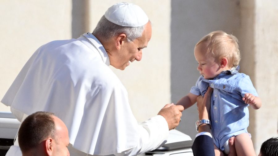 Le pape se réjouit de l'augmentation des baptêmes en France