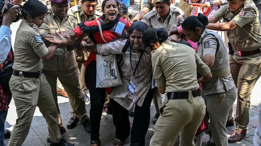 En Inde, le gouvernement cadenasse la révolte des «cafards» contre la commision électorale