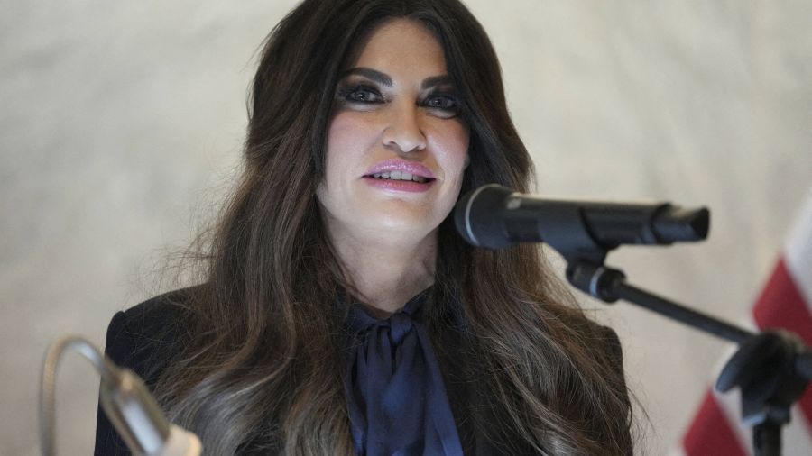 Trump renvoie son ambassadrice en Grèce, Kimberly Guilfoyle, éclaboussée par des scandales