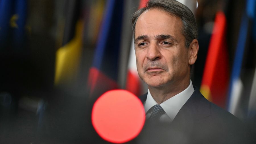 Grèce: le Parlement adopte une loi interdisant l'accès aux réseaux sociaux aux moins de 15 ans