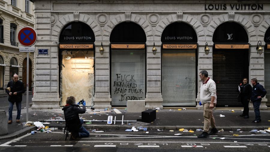 Violences: 1.800 interpellations en France, selon Nuñez, qui se rendra lundi à Marseille