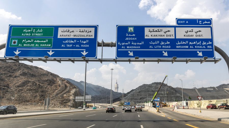 Les forces saoudiennes disent avoir intercepté deux drones et un missile des Houthis