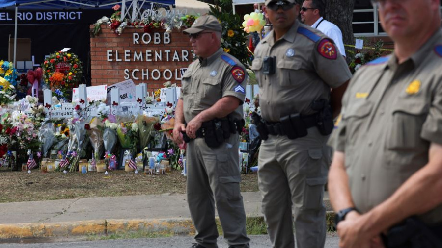Mea culpa de la police après la tuerie d'Uvalde
