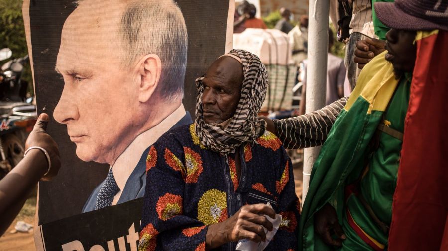 Afrique occidentale: Macron en tournée en pleine compétition stratégique