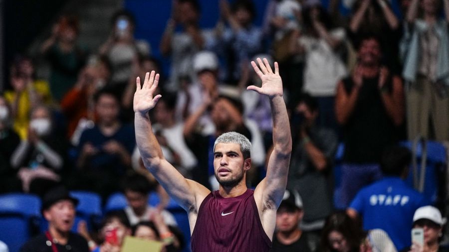 ATP 500 de Tokyo: Alcaraz passe au 2e tour mais se blesse à la cheville gauche