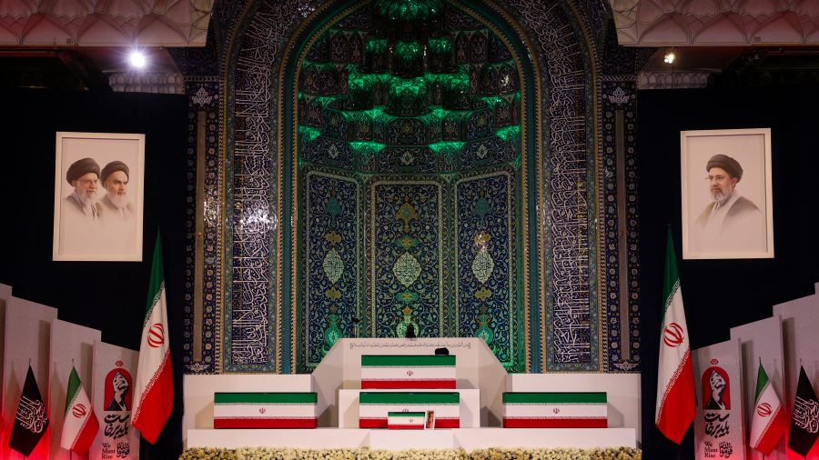 Premiers hommages de dirigeants iraniens devant la dépouille du guide suprême Khamenei