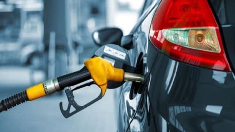 Carburants: les professionnels rassurent, les agriculteurs menacent de bloquer les routes