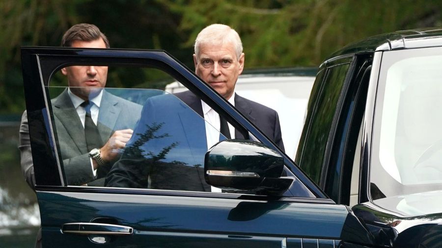 Le prince Andrew, l’éternel fardeau de la monarchie britannique, déchu de ses titres